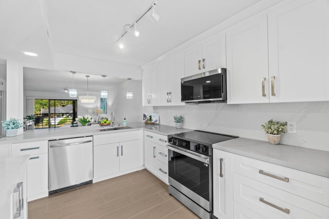 10092 Cedar Point Boulevard, Unit 204, Boynton Beach, FL 33437 Photo