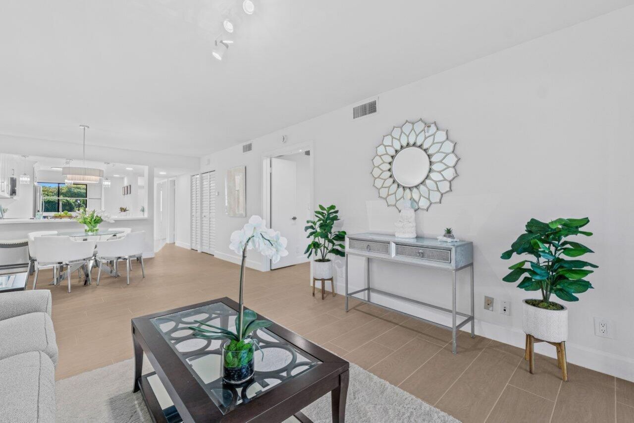 10092 Cedar Point Boulevard, Unit 204, Boynton Beach, FL 33437 Photo