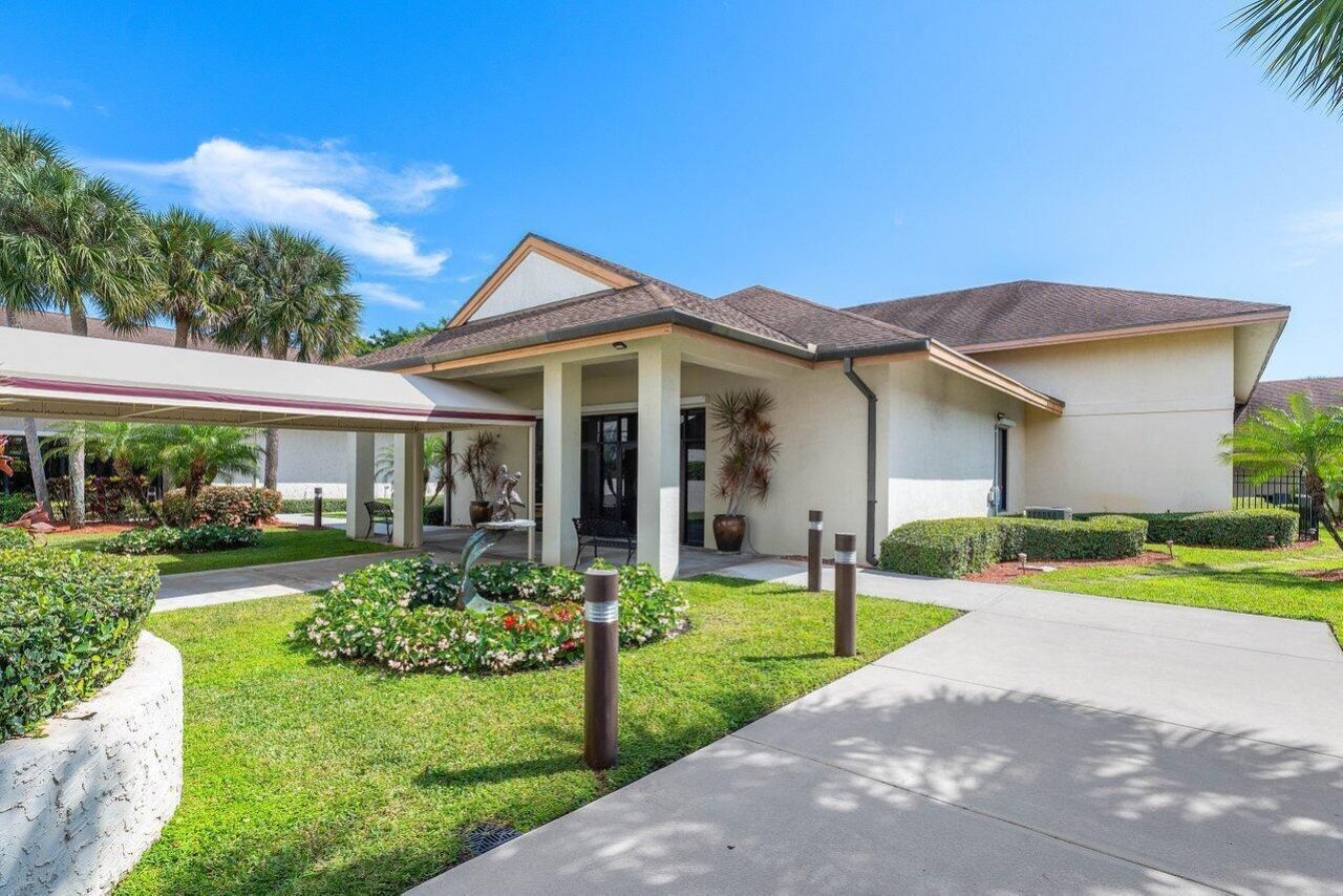 10092 Cedar Point Boulevard, Unit 204, Boynton Beach, FL 33437 Photo