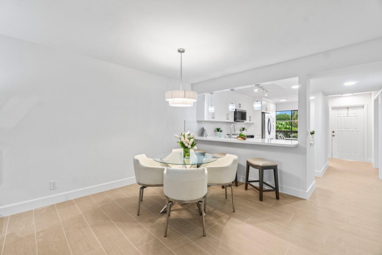 10092 Cedar Point Boulevard, Unit 204, Boynton Beach, FL 33437 Photo
