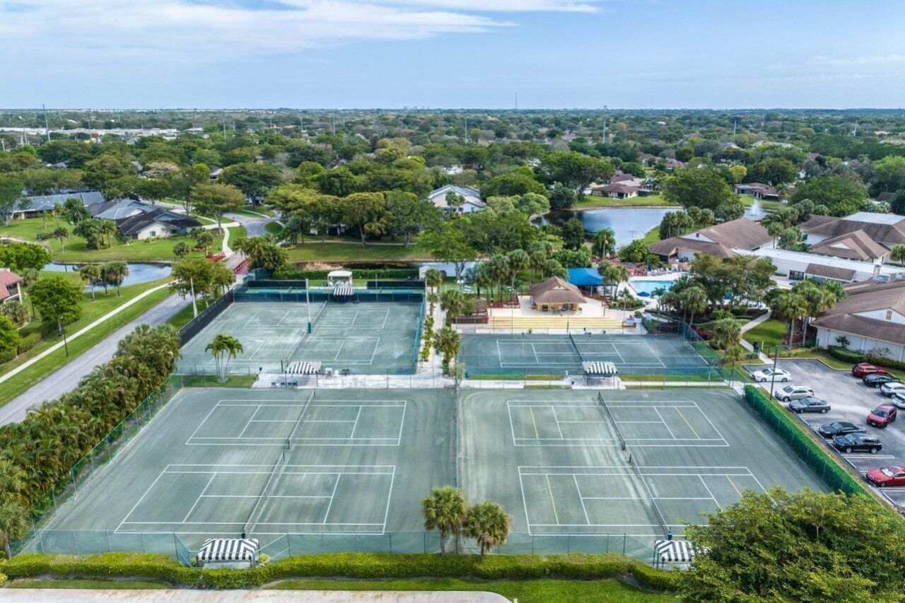 10092 Cedar Point Boulevard, Unit 204, Boynton Beach, FL 33437 Photo