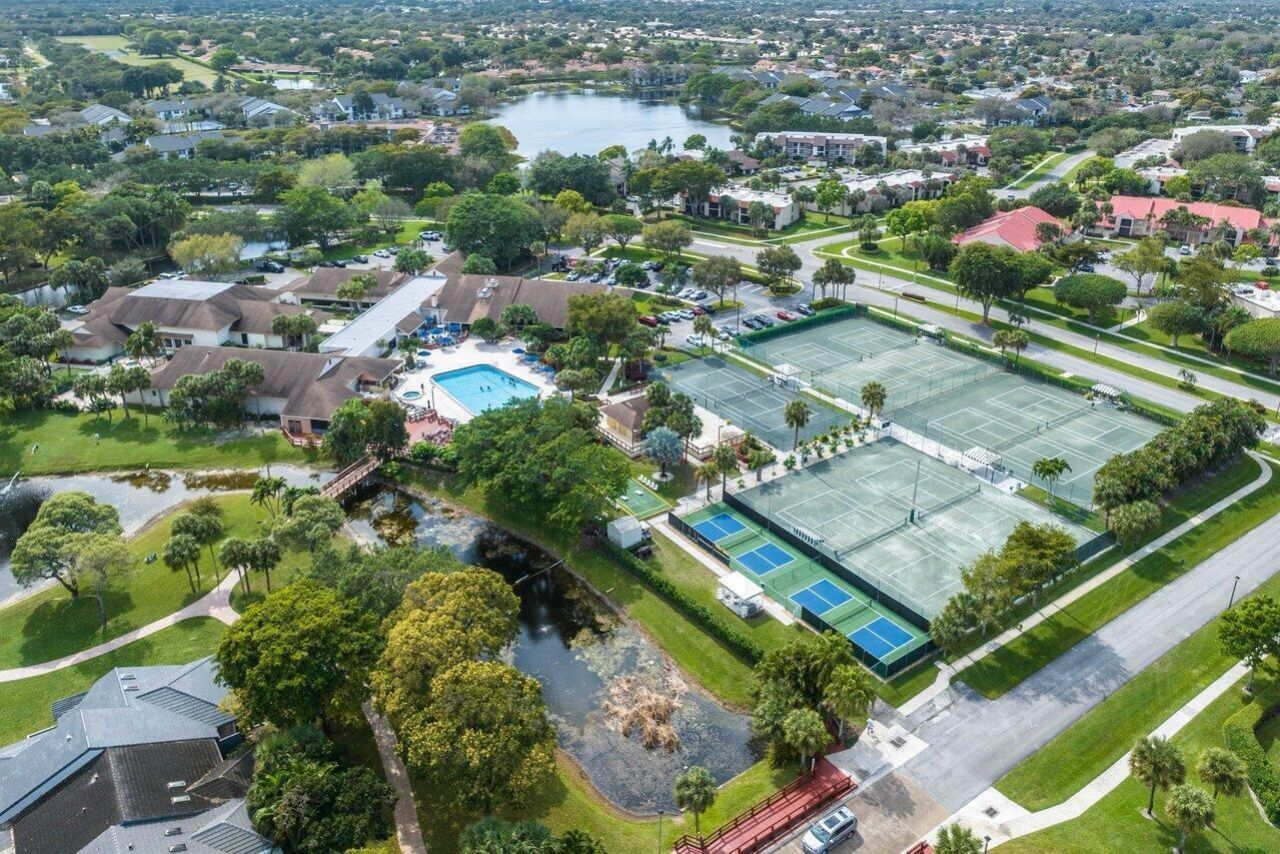 10092 Cedar Point Boulevard, Unit 204, Boynton Beach, FL 33437 Photo