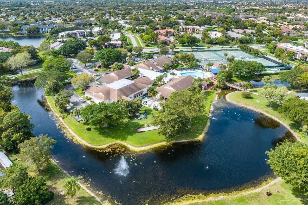 10092 Cedar Point Boulevard, Unit 204, Boynton Beach, FL 33437 Photo