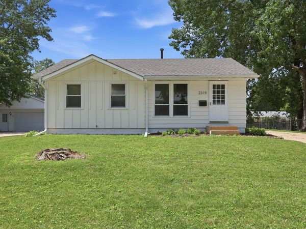 2319 Pinehurst Drive , Bettendorf, IA 52722