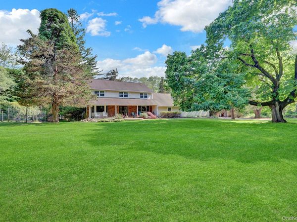 15 Stillwater Road , Saint James, NY 11780