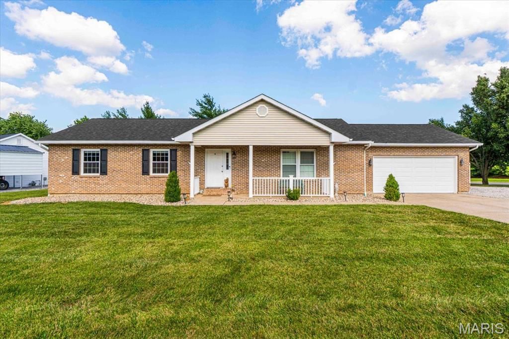 100 N Cedar Bluff Drive, Valmeyer, IL 62295 Main Photo