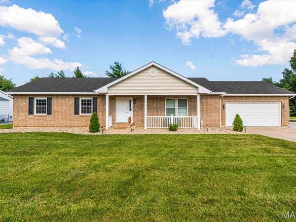 100 N Cedar Bluff Drive, Valmeyer, IL 62295