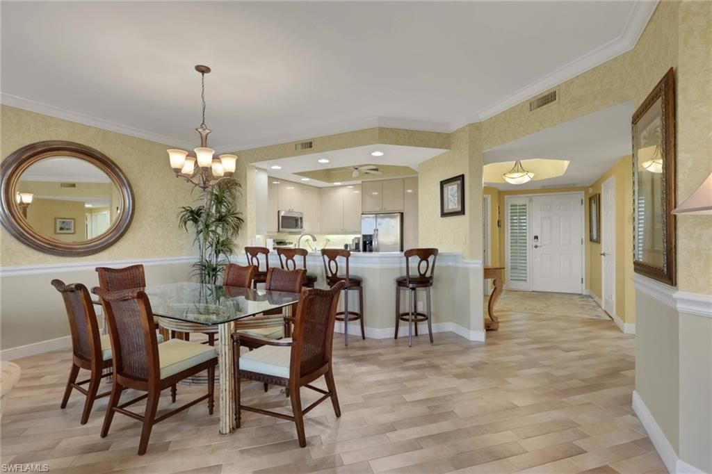 430 Cove Tower Dr, Unit 302, Naples, FL 34110 Photo
