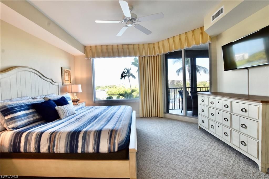 430 Cove Tower Dr, Unit 302, Naples, FL 34110 Photo