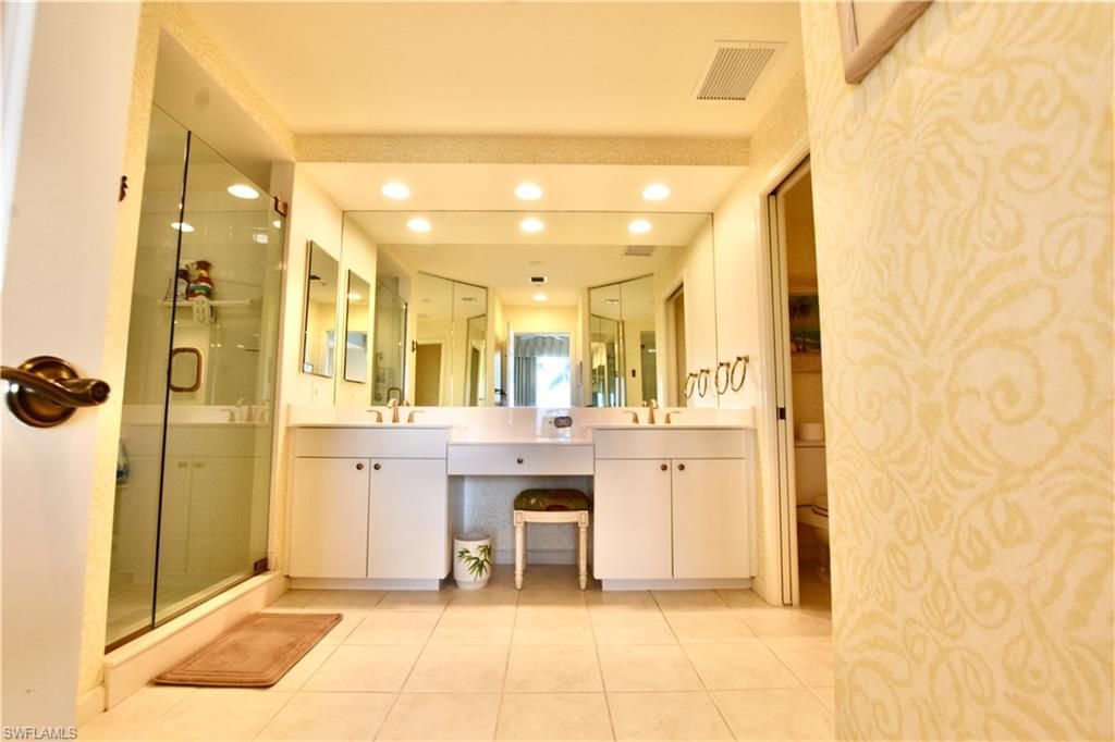430 Cove Tower Dr, Unit 302, Naples, FL 34110 Photo