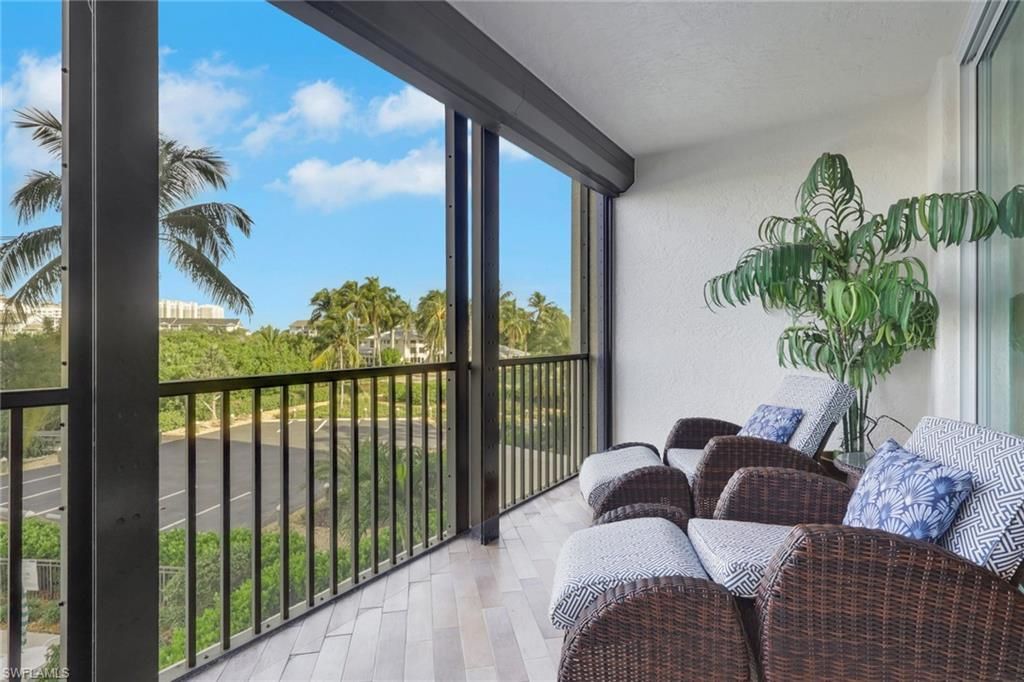430 Cove Tower Dr, Unit 302, Naples, FL 34110 Photo