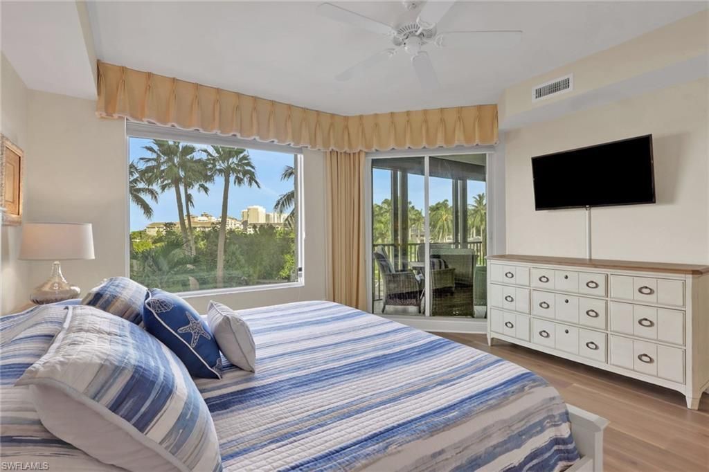 430 Cove Tower Dr, Unit 302, Naples, FL 34110 Photo