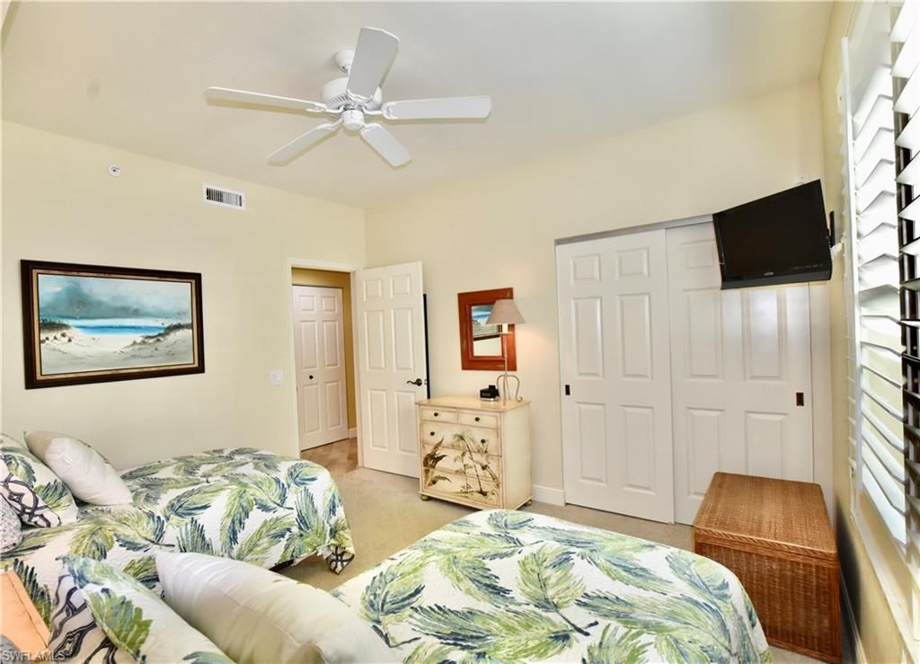 430 Cove Tower Dr, Unit 302, Naples, FL 34110 Photo