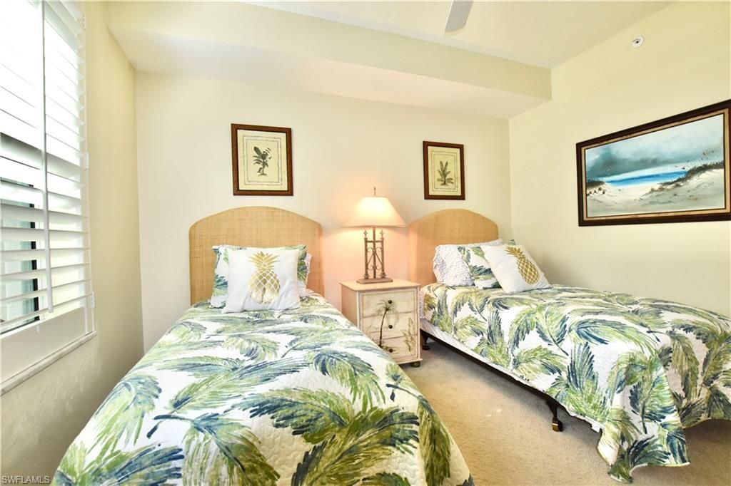 430 Cove Tower Dr, Unit 302, Naples, FL 34110 Photo
