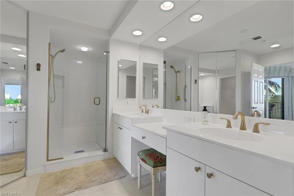 430 Cove Tower Dr, Unit 302, Naples, FL 34110 Photo