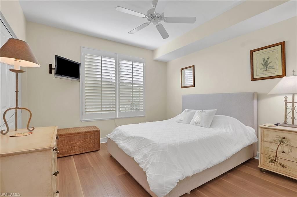 430 Cove Tower Dr, Unit 302, Naples, FL 34110 Photo