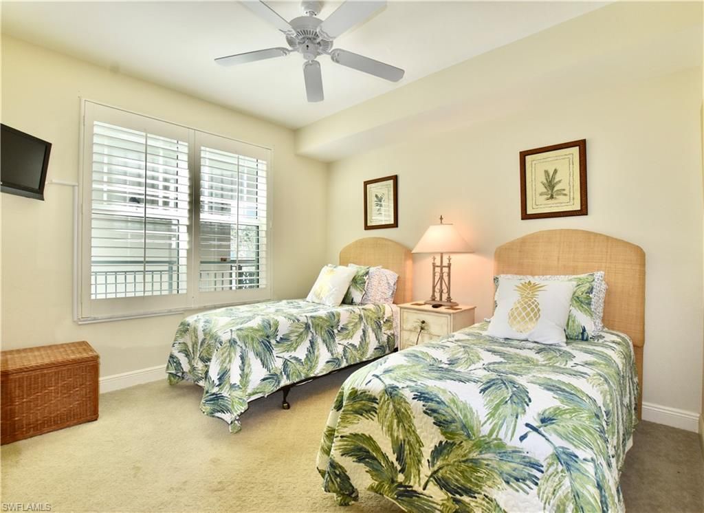 430 Cove Tower Dr, Unit 302, Naples, FL 34110 Photo