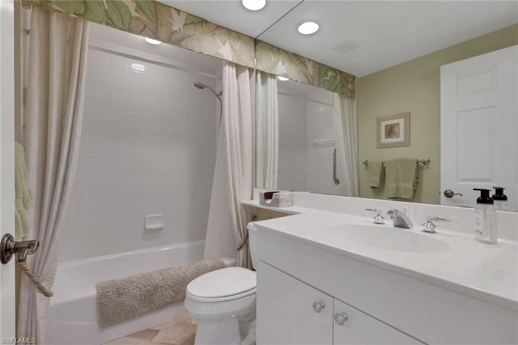430 Cove Tower Dr, Unit 302, Naples, FL 34110 Photo