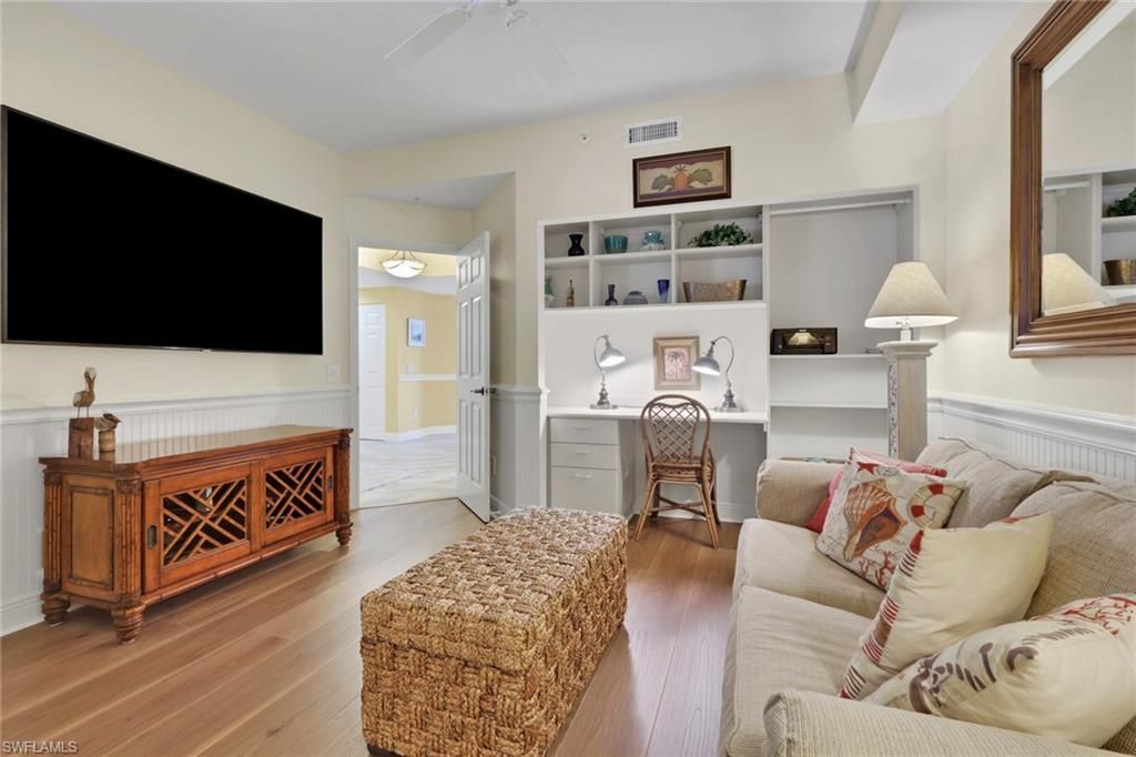 430 Cove Tower Dr, Unit 302, Naples, FL 34110 Photo