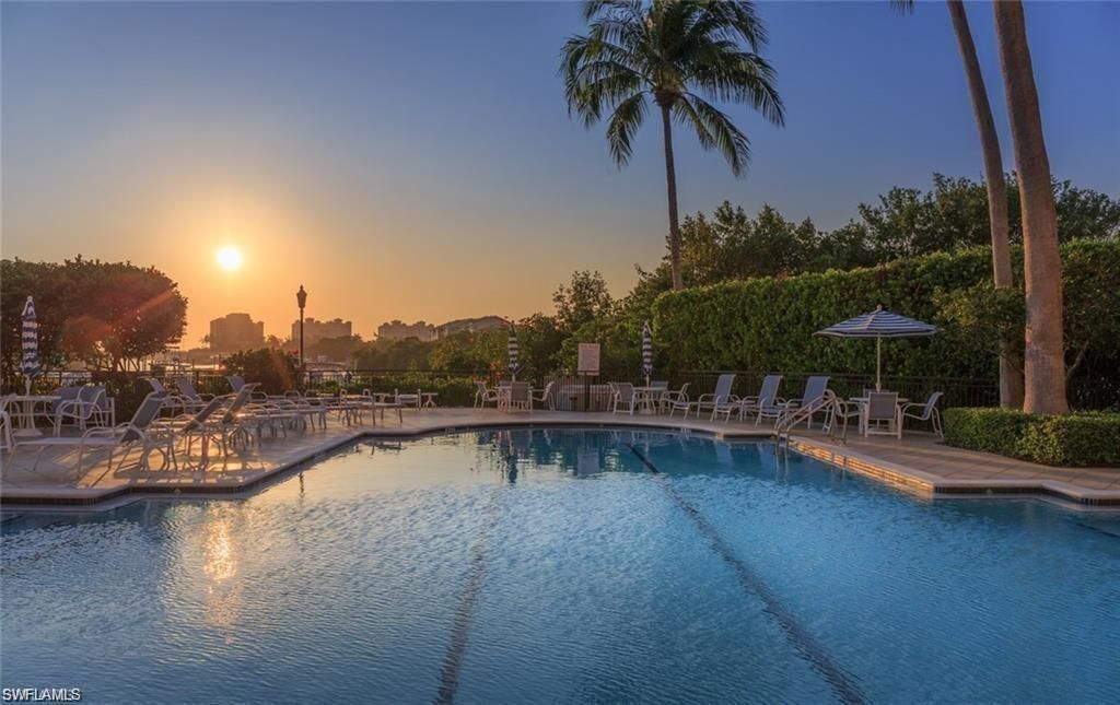 430 Cove Tower Dr, Unit 302, Naples, FL 34110 Photo
