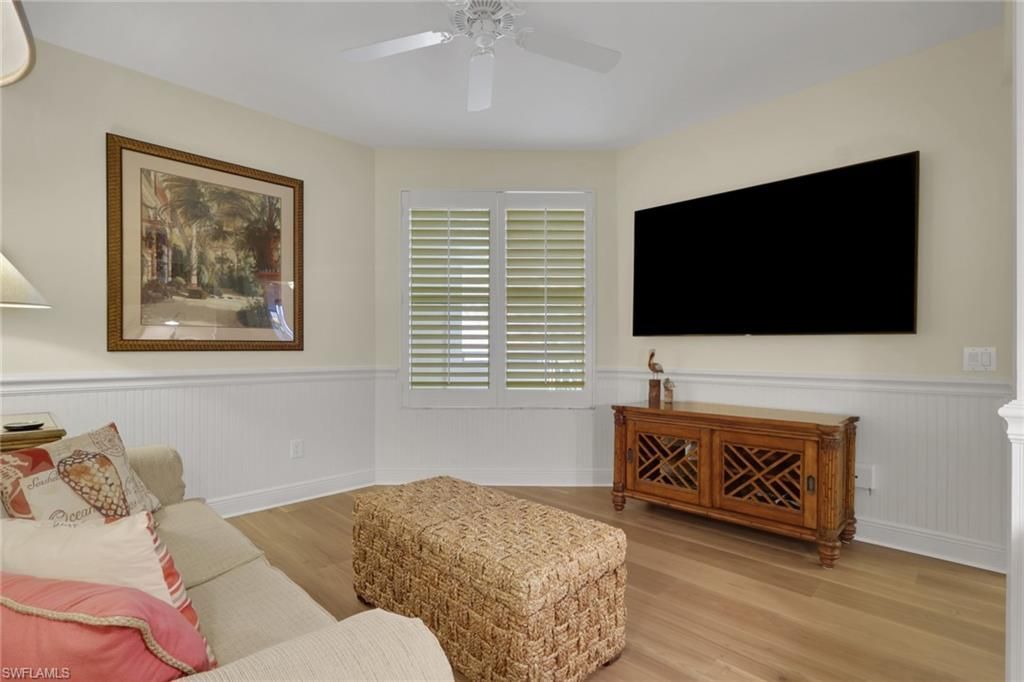 430 Cove Tower Dr, Unit 302, Naples, FL 34110 Photo