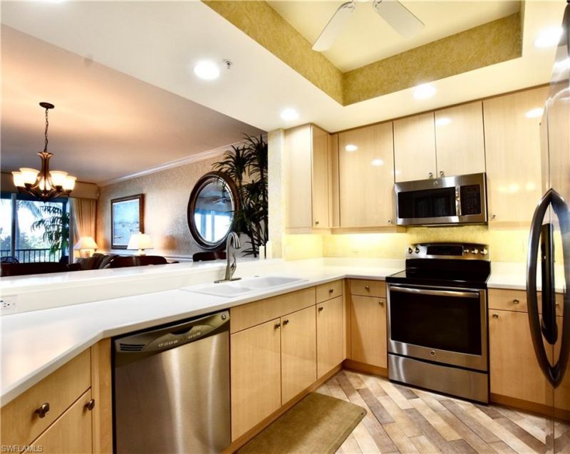 430 Cove Tower Dr, Unit 302, Naples, FL 34110 Photo