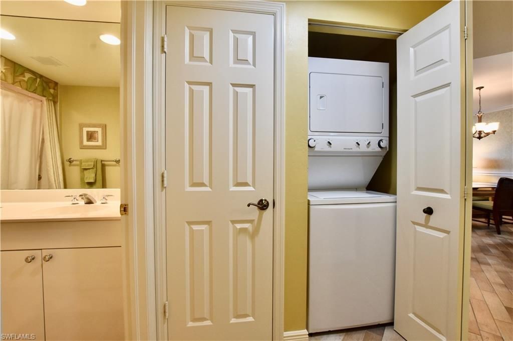 430 Cove Tower Dr, Unit 302, Naples, FL 34110 Photo