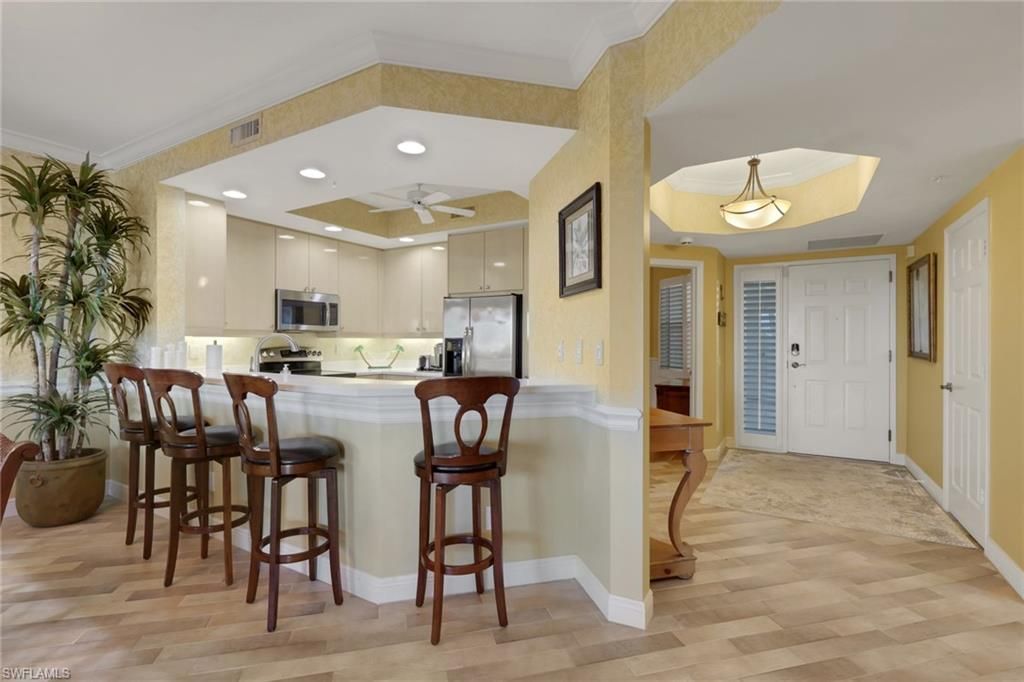 430 Cove Tower Dr, Unit 302, Naples, FL 34110 Photo