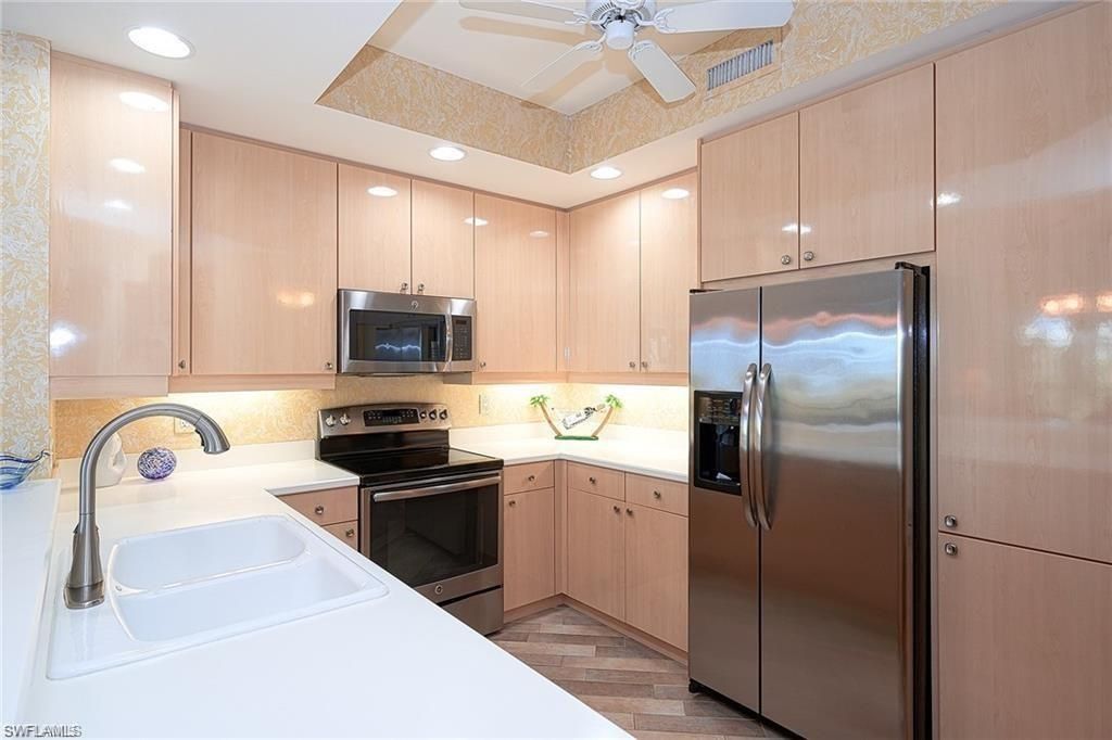 430 Cove Tower Dr, Unit 302, Naples, FL 34110 Photo