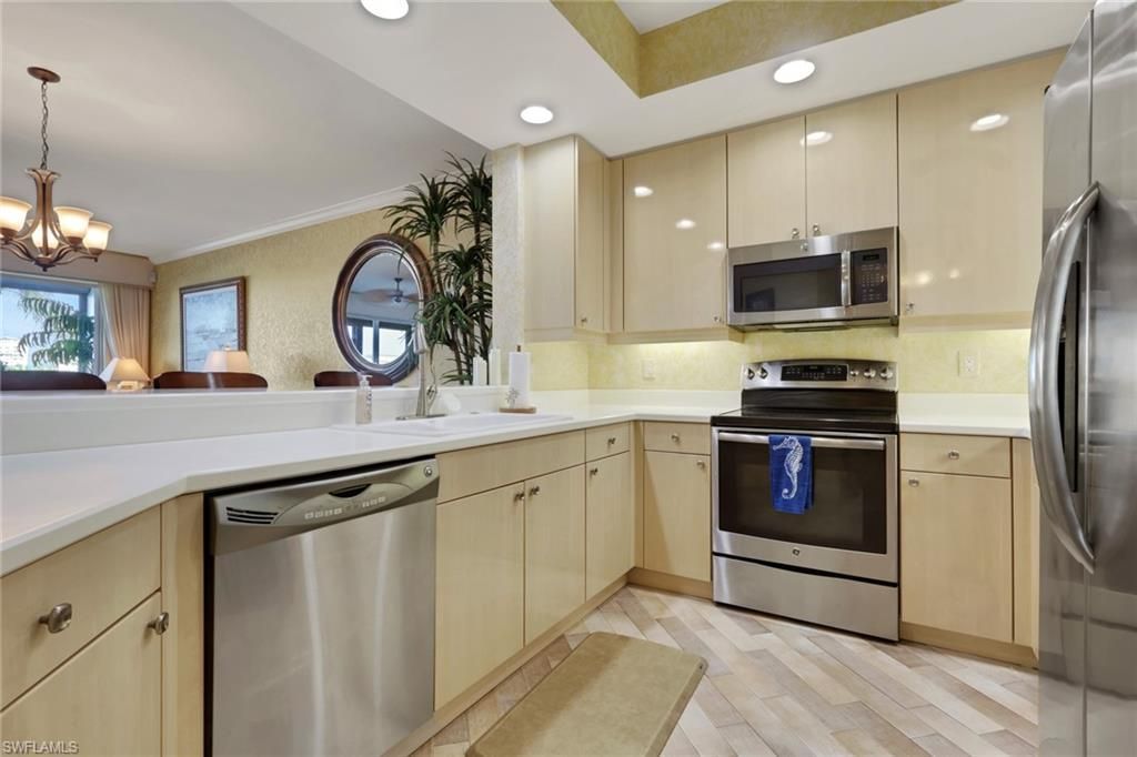430 Cove Tower Dr, Unit 302, Naples, FL 34110 Photo