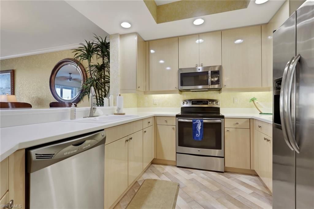 430 Cove Tower Dr, Unit 302, Naples, FL 34110 Photo