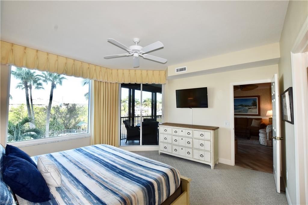 430 Cove Tower Dr, Unit 302, Naples, FL 34110 Photo