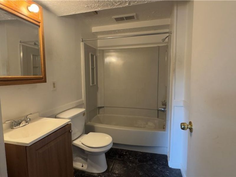 1320 W Montrose, Unit 3, Youngstown, OH 44505 Photo 6