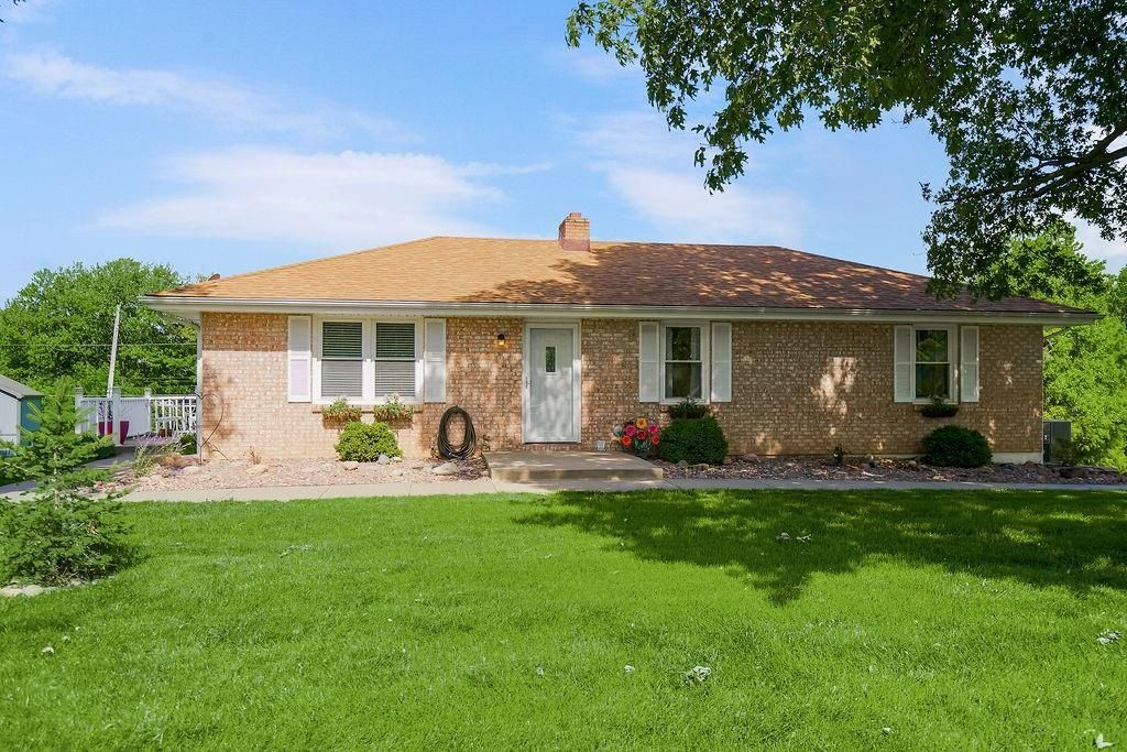 7606 NW Pampas Lane, Parkville, MO 64152 Main Photo