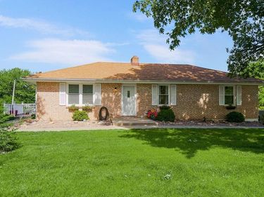 7606 NW Pampas Lane, Parkville, MO 64152