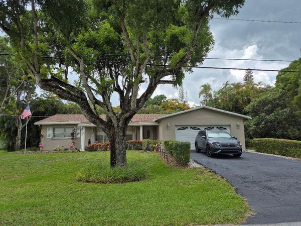11500 SW 3rd Street, Plantation, FL 33325
