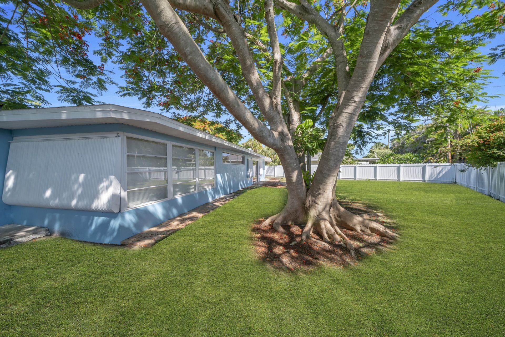 139 E Lake Drive, Lehigh Acres, FL 33936 Photo