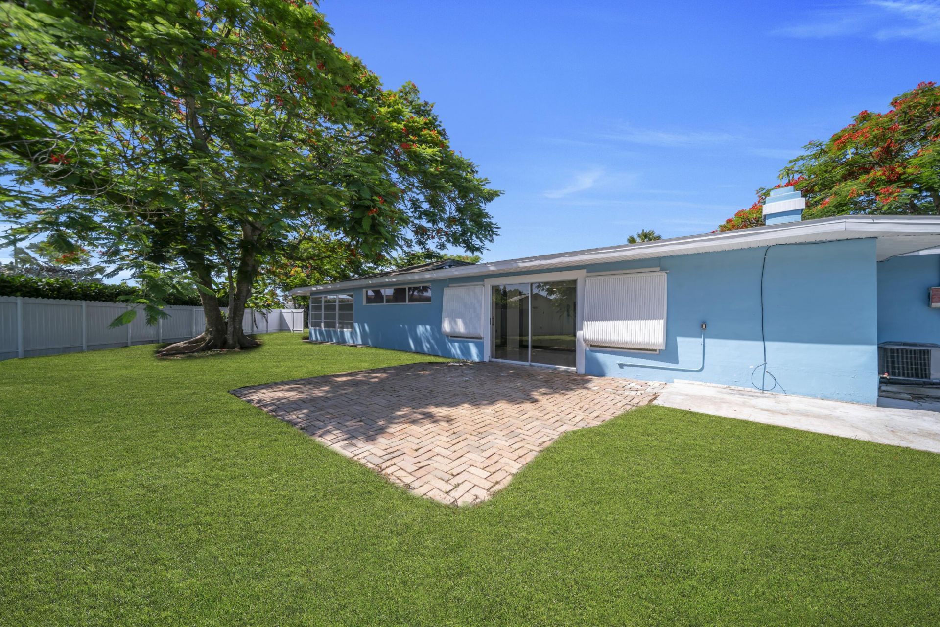 139 E Lake Drive, Lehigh Acres, FL 33936 Photo