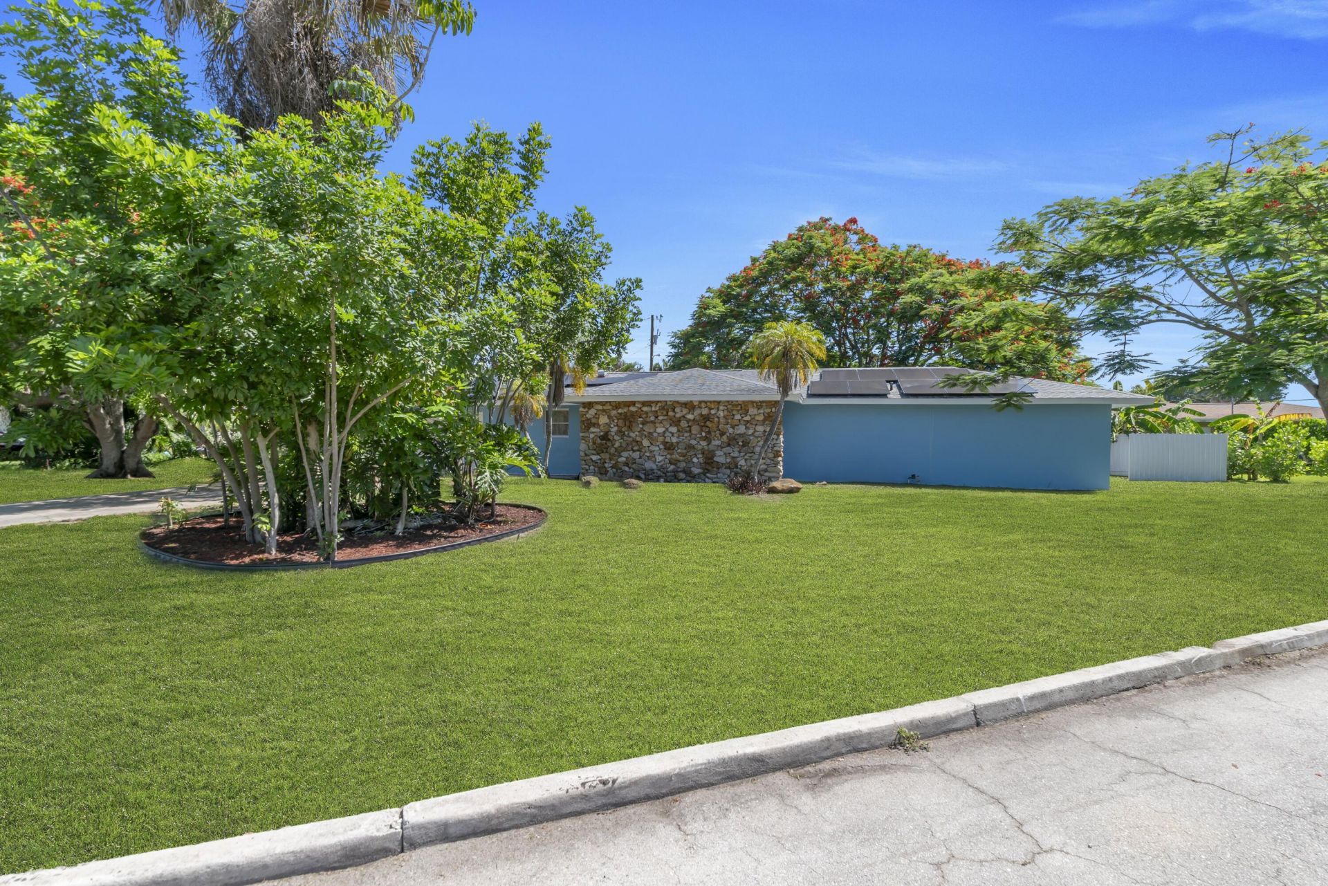 139 E Lake Drive, Lehigh Acres, FL 33936 Photo