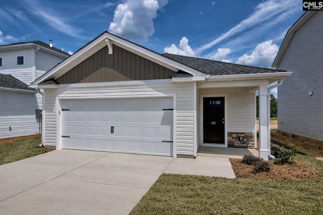 560 Corkscrew Lane  Photo 1