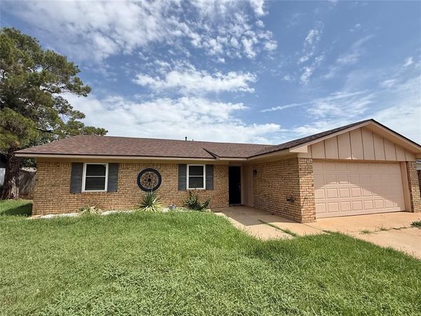 1425 Concord Lane, Altus, OK 73521