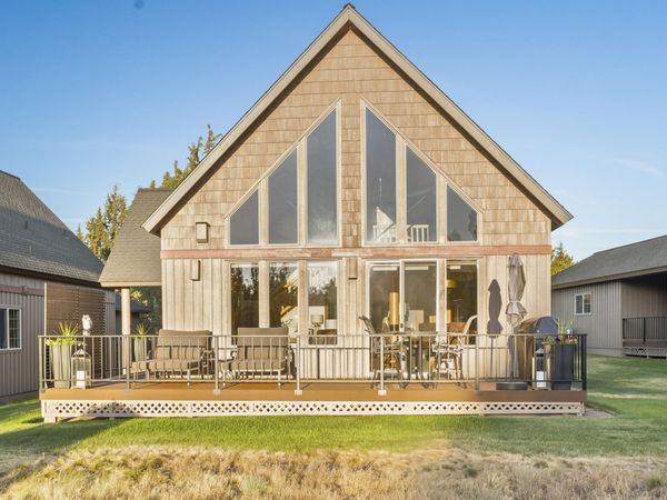 8685 Red Wing Lane, Redmond, OR 97756