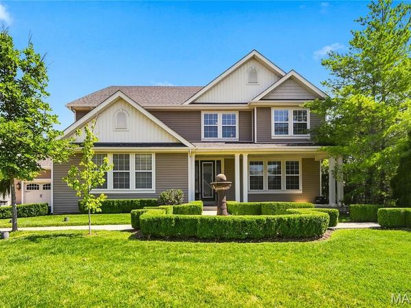5500 Wooded Creek Drive, O'Fallon, MO 63304