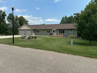 317 Oak Hills Drive, Detroit Lakes, MN 56501