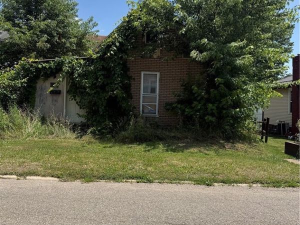 311 Mcconnell Street , Uhrichsville, OH 44683
