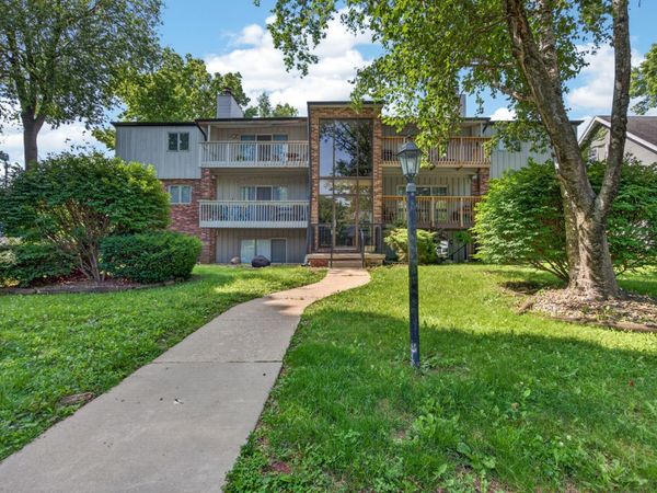 1111 E Jefferson Street , Unit 9, Bloomington, IL 61701