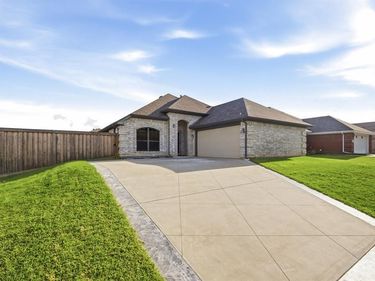 9101 Autumn Falls Drive, Fort Worth, TX 76118