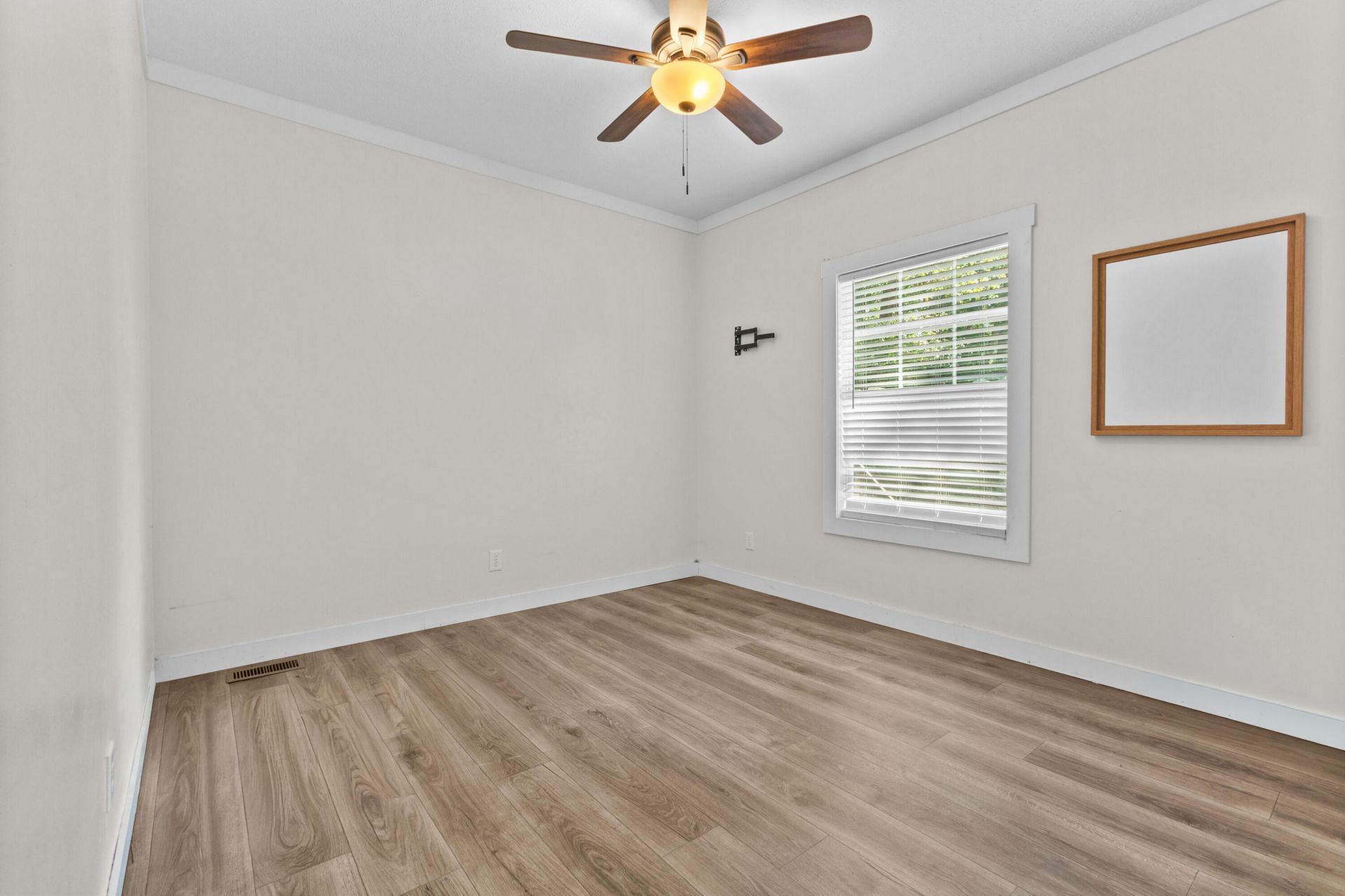 404 Marion Road Photo 13