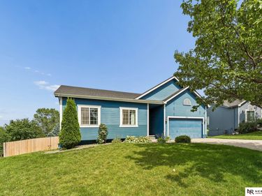 1507 Ridgeview Drive, Papillion, NE 68046
