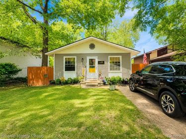 2716 Sinclair Avenue, Waterford Twp, MI 48328